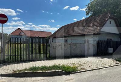 Teren intravilan, de vanzare, 680 mp cu casa demolabila, z - 1