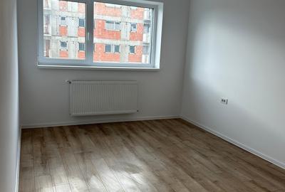 Apartament cu 3 camere decomandat în 13 Decembrie - 15