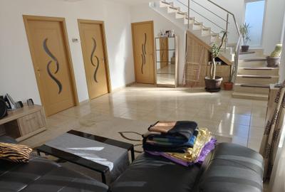 INCHIRIEZ casa 4 camere P+1+pod mobilata si utilata doar sa va mutati - 3