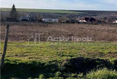 Teren de 1392 mp, în Vânători - 7