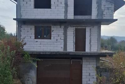 Casă cu 4 camere în Valea Adâncă - 8