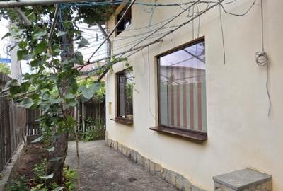 Casă individuală cu 6 camere cu Canalizare în Central - 1