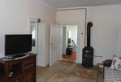 Casă cu 3 camere decomandat în Bunești - 7