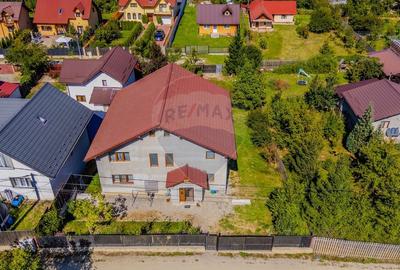 Casă individuală cu 8 camere cu Garaj în Colonia 1 Mai - 22