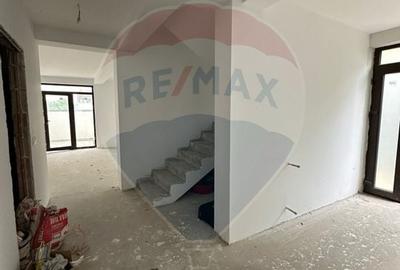 DE VANZARE Casa / Vila 5 camere in Otopeni McDonalds - 10