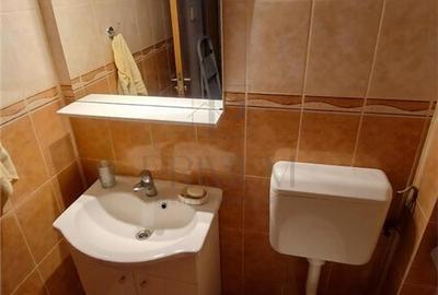 Apartament cu 3 camere semidecomandat în Dâmbovița - 5