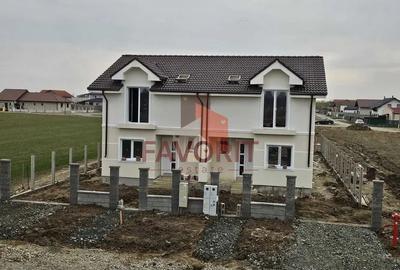 Duplex cu 4 camere cu Canalizare în Moșnița Veche - 2