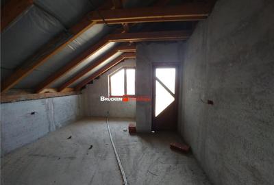 Casa de in zona centrala din Petreu - 1