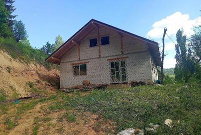 Casă cu Teren 12 Mp în Șanț - 4