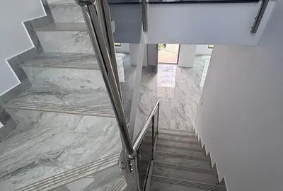Casă cu 5 camere cu Canalizare în Sud - 14