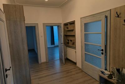 Apartament cu 4 camere semidecomandat, mobilat în Central - 12