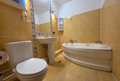 Spatiu de inchiriat cu 5 camere in zona Panduri / 13 Septembrie - 6