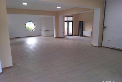 Spațiu comercial, de 450 mp, în Central - 3