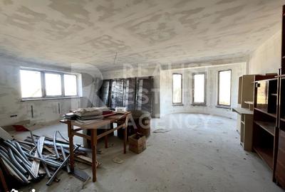 Casă cu 5 camere cu Teren 1000 Mp în Rediu