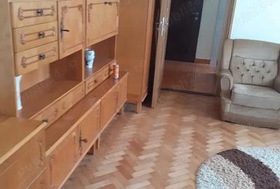 Apartament cu 2 camere semidecomandat în Simeria