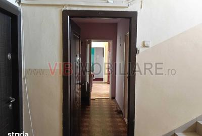 Apartament cu 3 camere semidecomandat în Girocului - 1