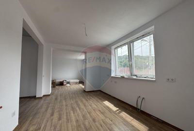Casa / Vila cu 4 camere de vanzare in zona Vitrometan