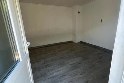Casă cu 4 camere cu Teren 400 Mp în Central