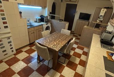 Vand apartament cu 3 camere Strada Amaradia - 9