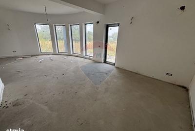 Casă cu 8 camere cu Teren 520 Mp în Balotești