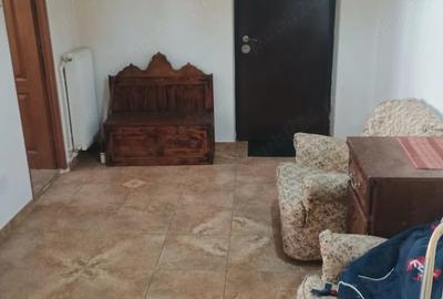 Garsonieră decomandată în Precista