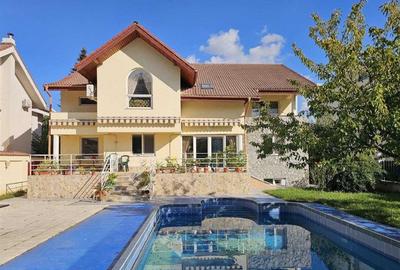 Casă cu 8 camere cu Piscina în Iancu Nicolae