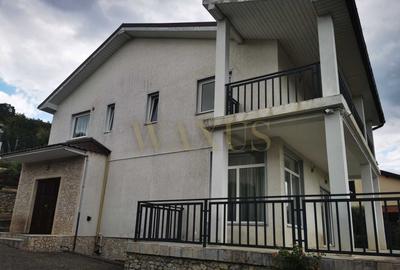 Casă individuală cu 6 camere cu Canalizare în Grigorescu