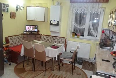 Apartament cu 3 camere decomandat în Scărișoara - 1