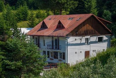 Vila cu potential turistic in Predeal privelisti si linis...