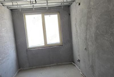 Apartament cu 3 camere semidecomandat în Petros - 2