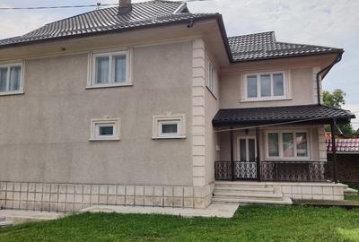 Casă cu 5 camere cu Teren 8620 Mp în Pipirig - 8