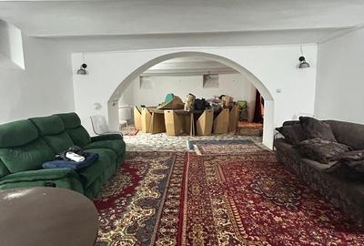 Apartament cu 5 camere, mobilat în Central