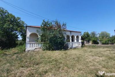 Casă cu 4 camere cu Teren 1000 Mp în Urechești - 1