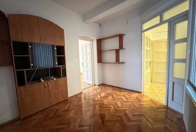 Spațiu comercial, de 50 mp, în Central