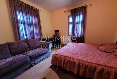 Casa tradi?ionala, in centrul satului Polovragi - 17