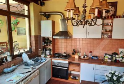 Casă cu 7 camere cu Teren 1600 Mp în Central