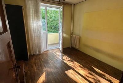 Apartament 3 camere in Calea Bucure?ti, etajul 1 4 - 4