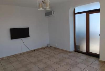 Apartament cu 3 camere decomandat în Micro 6 - 10