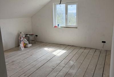 Casă cu 4 camere în Grajduri - 2