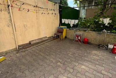 Casă cu 5 camere cu Canalizare în Central - 1