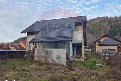 Casă cu 5 camere cu Teren 1782 Mp în Tarcău - 3