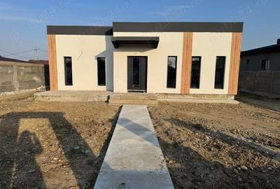 Casă cu 6 camere cu Teren 500 Mp în Central - 9