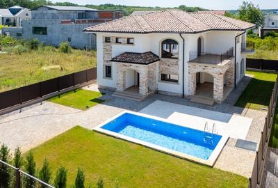 Vila de lux cu piscina, cartier rezidential, disponibila imediat - 11