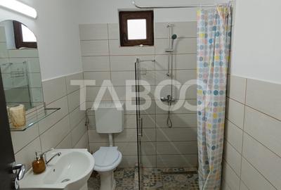 Casa 8 camere 7 bai 284 mp 225mp curte libera in Porumbacu de Sus - 11