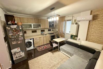 Apartament cu 3 camere decomandat în Titan