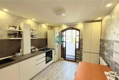 Vand apartament cu 4 camere, 2 bai, in Tudor suprafata utila 75mp