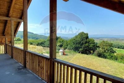 Casa cu 4 camere de vanzare