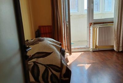 Apartament cu 4 camere decomandat în Micro 20 - 2
