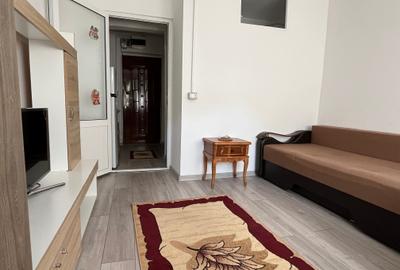 Garsonieră decomandată, mobilată în CET - 4