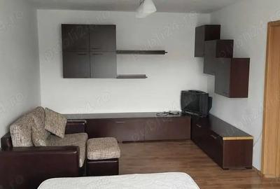 Apartament cu 2 camere decomandat în Tei